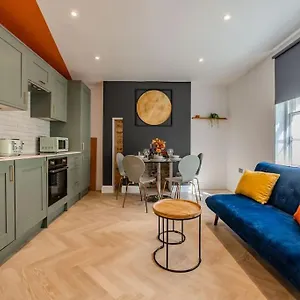 Holiday home 2 Bedroom 2 Bath I Next To I Sleep 6, Brighton