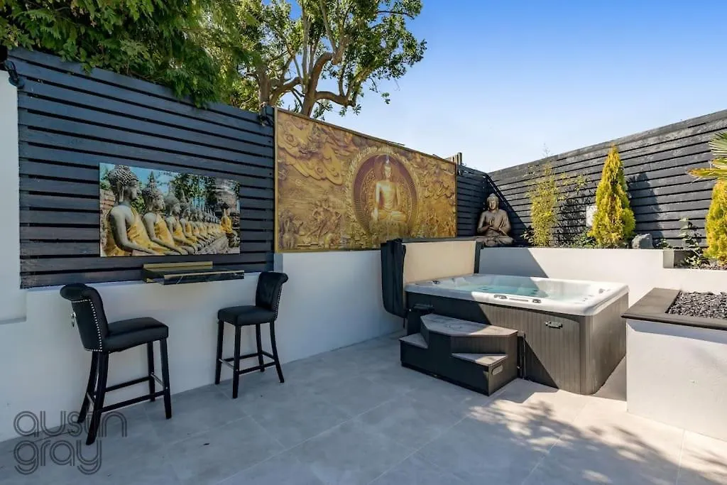 Blissfully Luxe Abode For Unforgettable Memories Villa Brighton