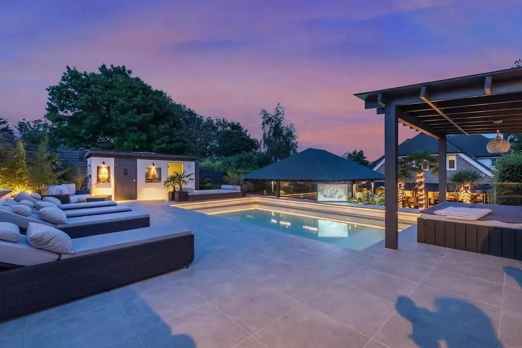 Blissfully Luxe Abode For Unforgettable Memories Villa Brighton