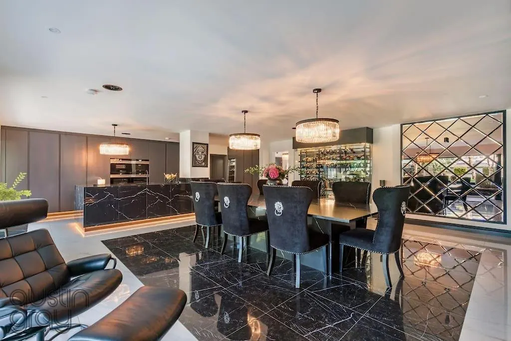 Blissfully Luxe Abode For Unforgettable Memories Villa Brighton Holiday home